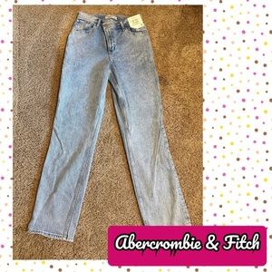 Abercrombie & Fitch 90’s Straight Jeans⚫️
